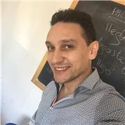 Insegnante delle superiori di economia aziendale e matematica applicata